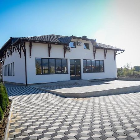 Prenociste Adria Aparthotel Vranje Buitenkant foto
