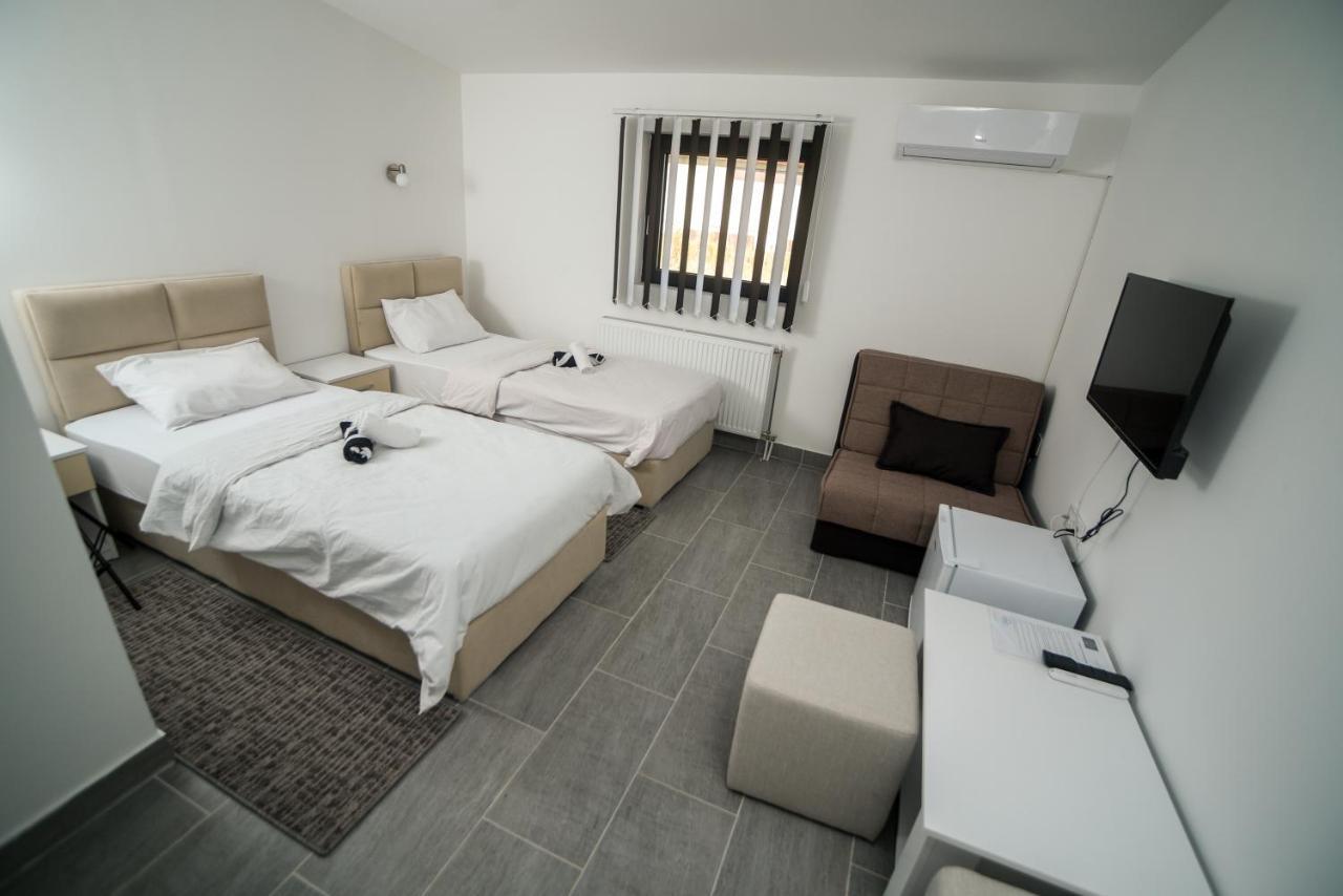 Prenociste Adria Aparthotel Vranje Buitenkant foto
