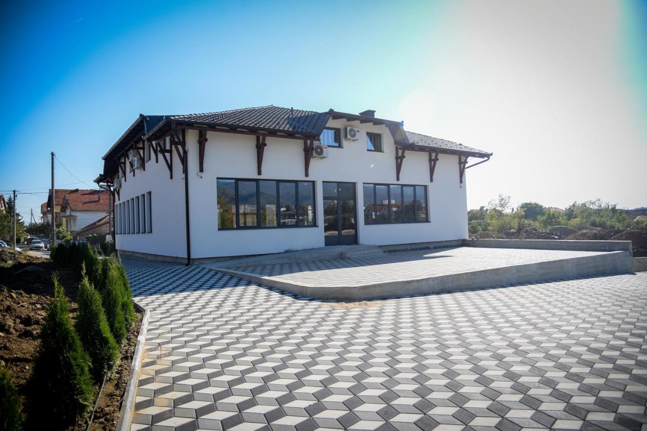 Prenociste Adria Aparthotel Vranje Buitenkant foto