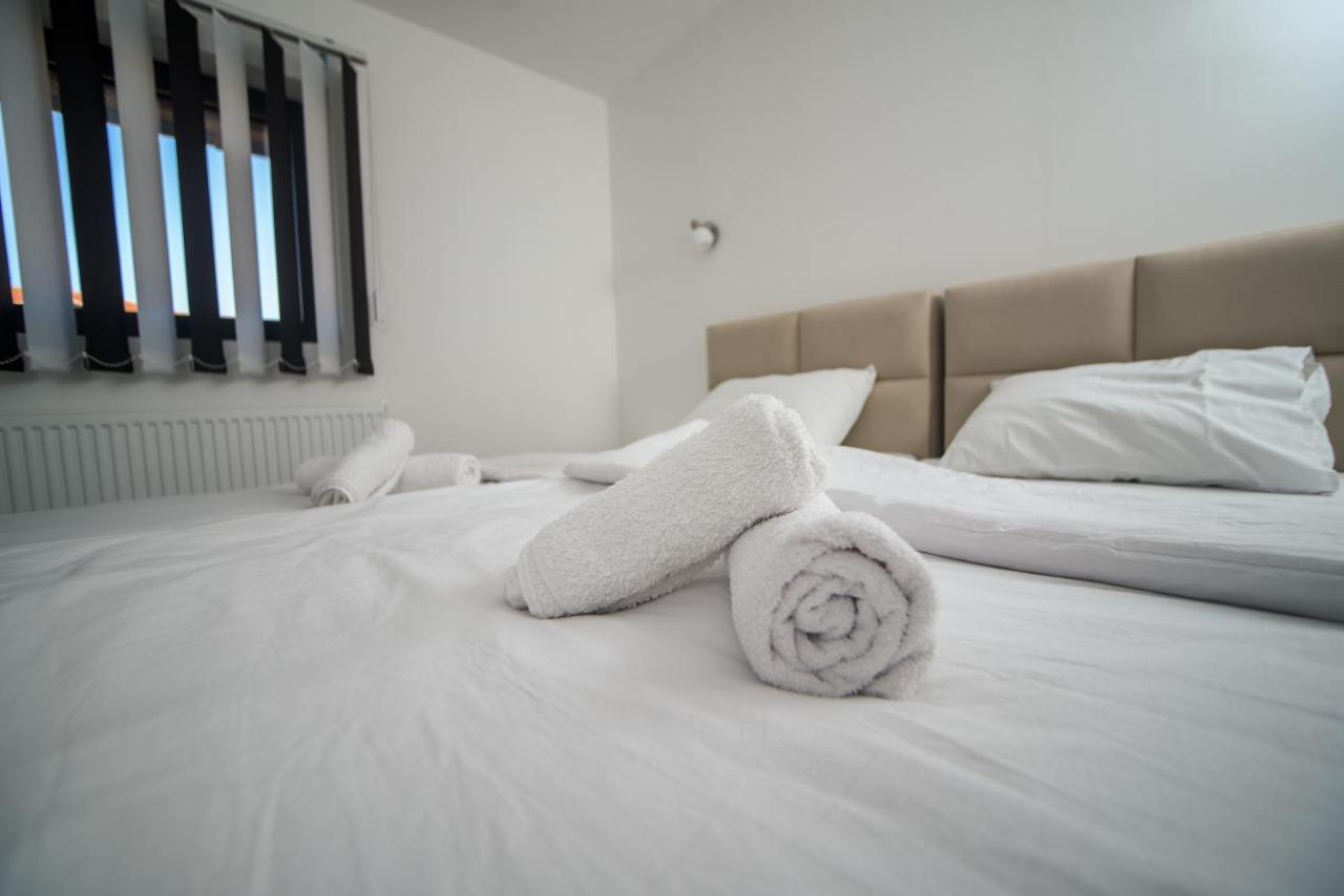Prenociste Adria Aparthotel Vranje Buitenkant foto