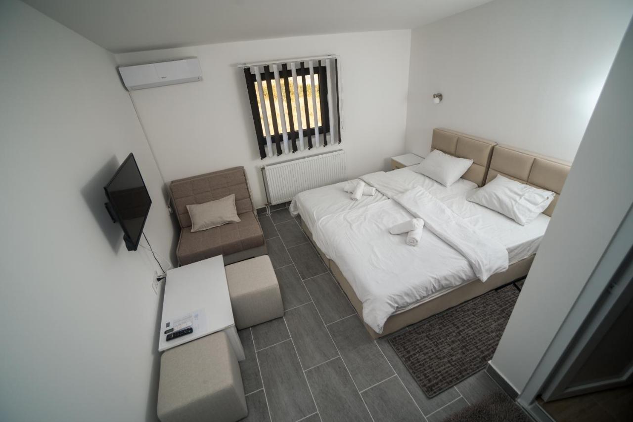 Prenociste Adria Aparthotel Vranje Buitenkant foto