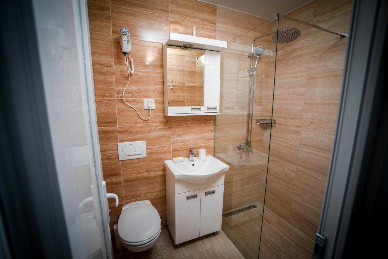 Prenociste Adria Aparthotel Vranje Buitenkant foto