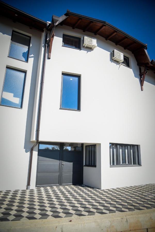 Prenociste Adria Aparthotel Vranje Buitenkant foto