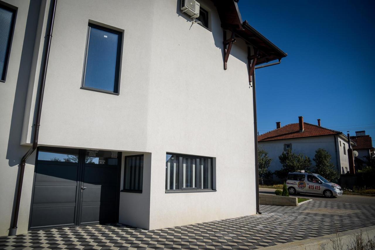 Prenociste Adria Aparthotel Vranje Buitenkant foto