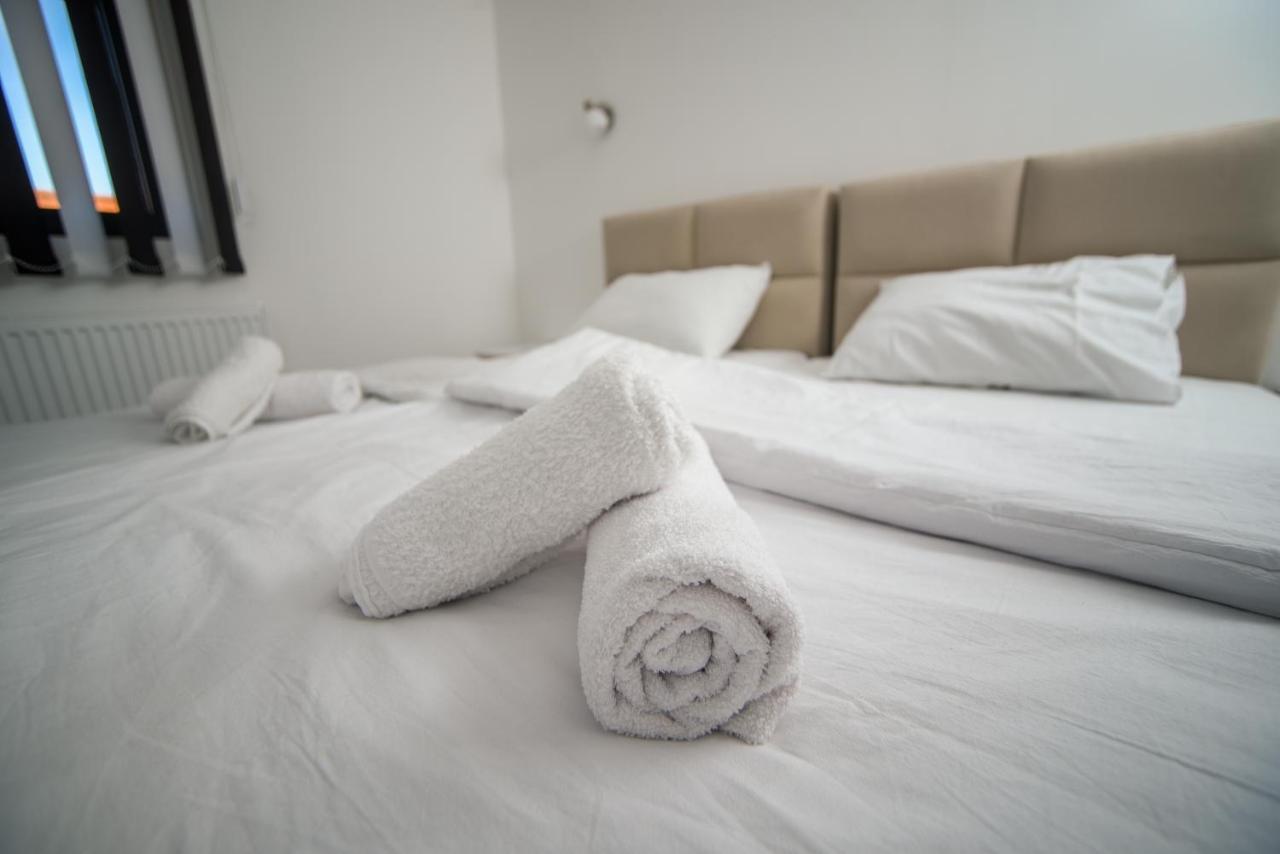 Prenociste Adria Aparthotel Vranje Buitenkant foto