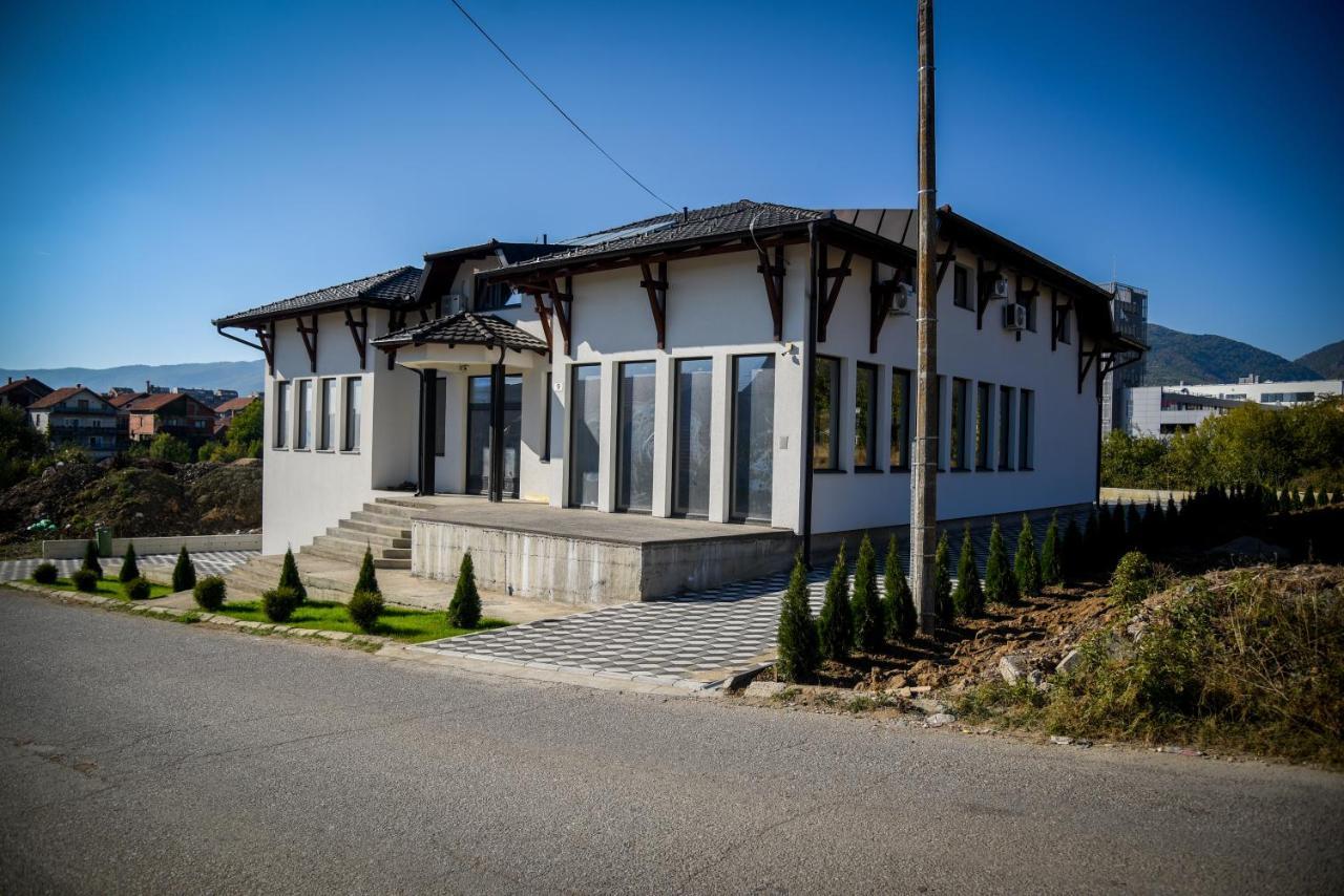Prenociste Adria Aparthotel Vranje Buitenkant foto