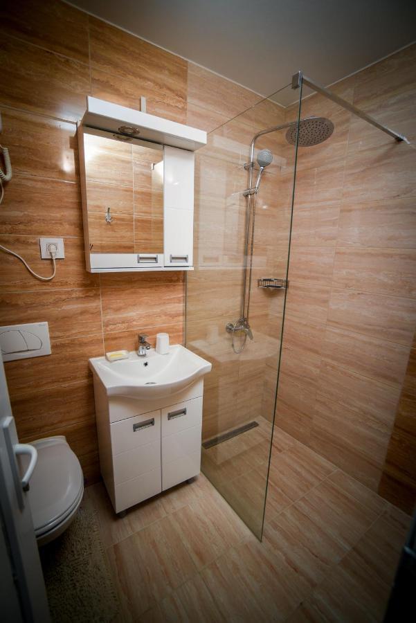 Prenociste Adria Aparthotel Vranje Buitenkant foto
