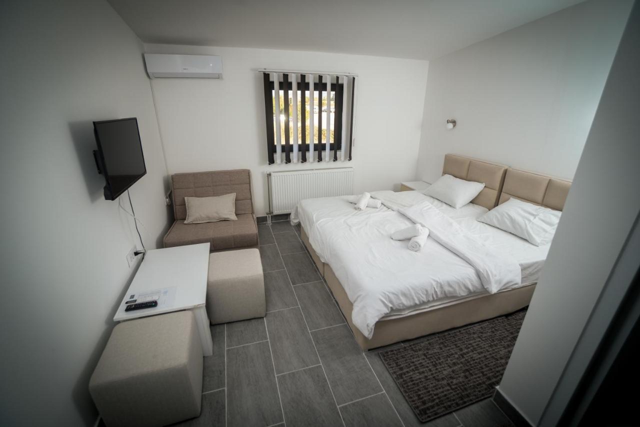 Prenociste Adria Aparthotel Vranje Buitenkant foto