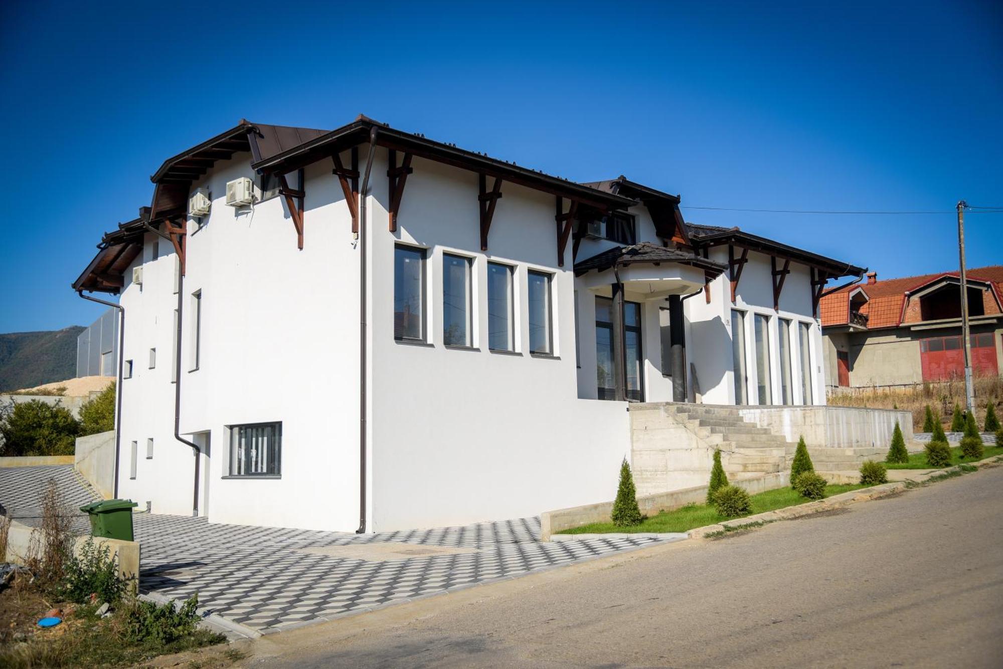 Prenociste Adria Aparthotel Vranje Buitenkant foto